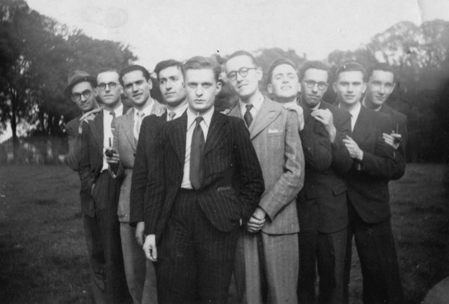 1936-1937. Jacques Letrou (au premier plan) avec ses camarades.