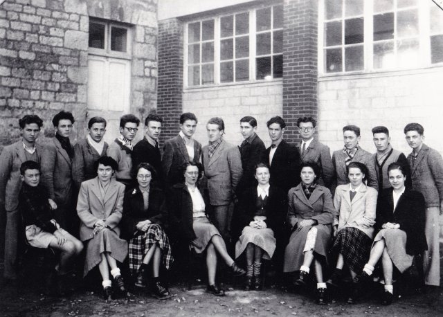 1950-1951. Mme Tencé avec une classe de Première.