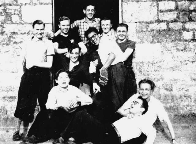 1943. Les garçons internes. (Philippe Medan est au centre, avec des lunettes).