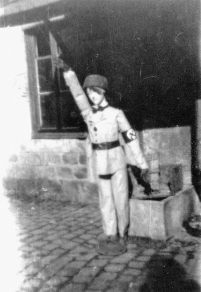 8 mai 1945, le mannequin d'Hitler.